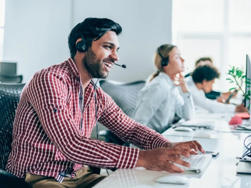 call-center-agent-working-on-computer
