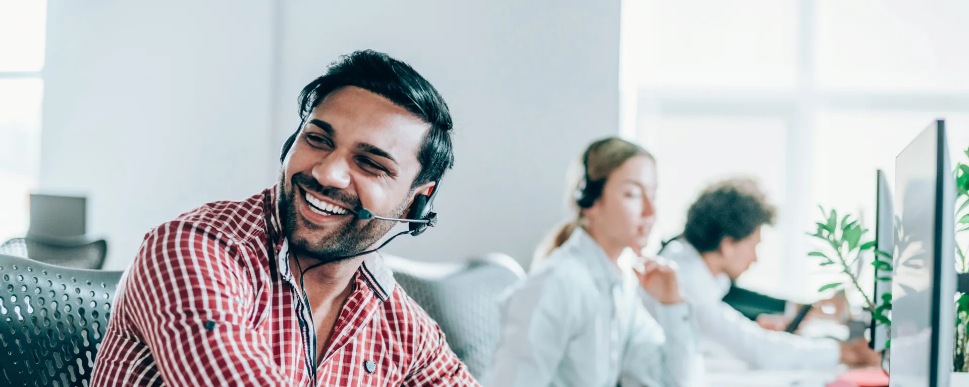 CX Customer care 1318864913 1920x768