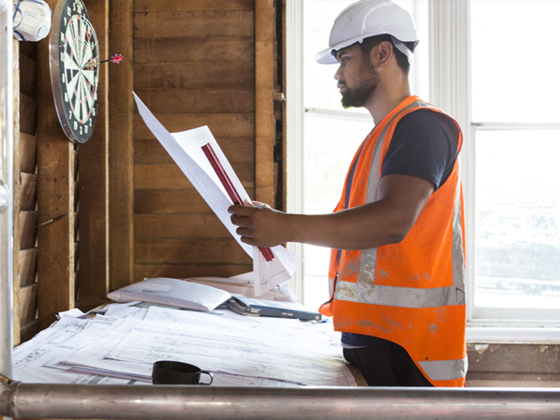 construction-worker-with-plans