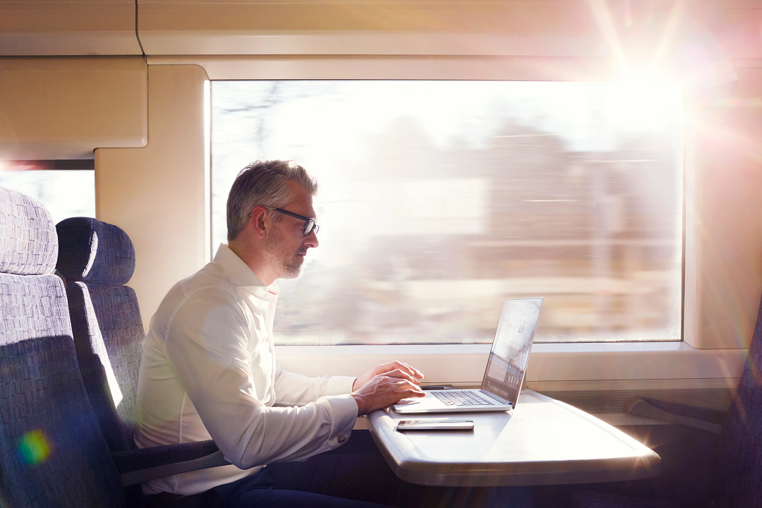 Transport - Man using laptop in train - 1800x720