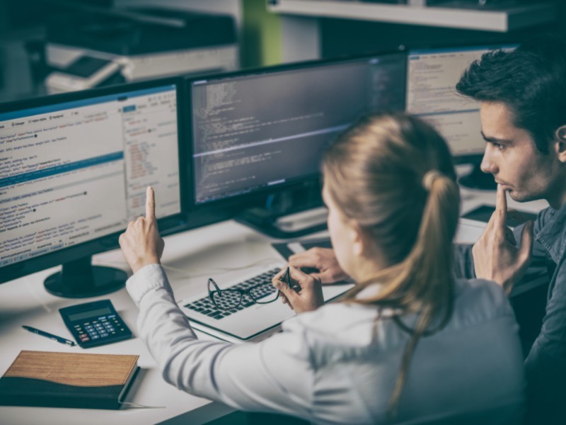 cyber security - employee looking at computer - 800*600