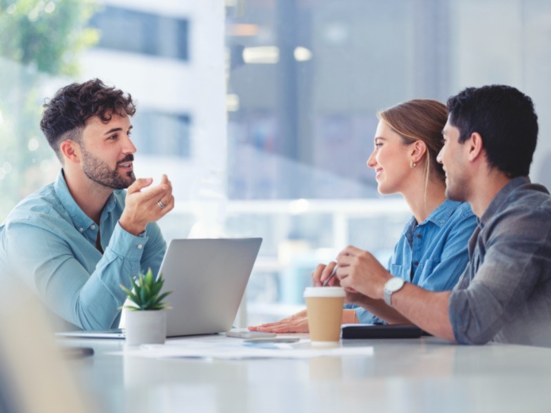 office employee meeting - 800*600