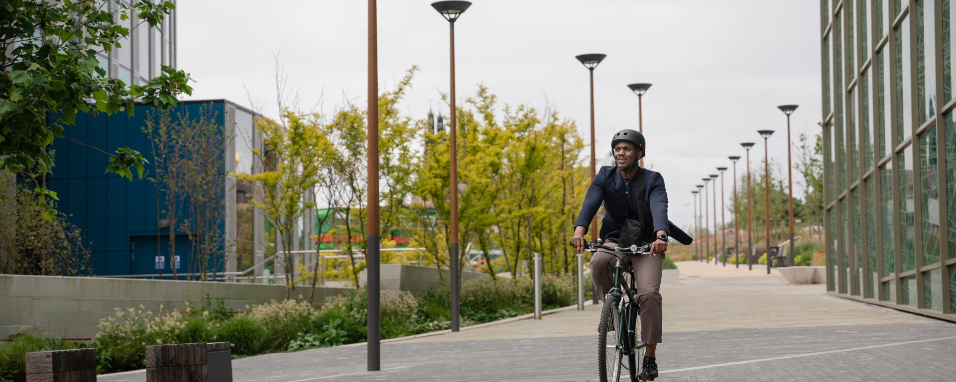 commuting-businessman-cycling-to-work