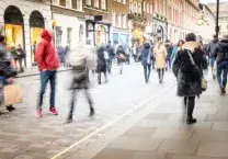 shoppers-on-busy-london-high-street