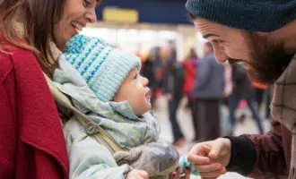 Customer experience - mum and dad with baby at train station - 800x600.jpg