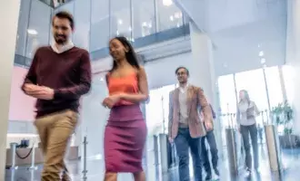 office employee walking-800*600