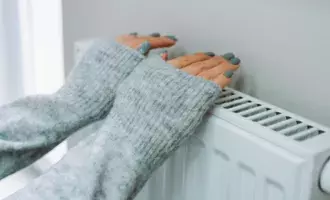 Hands on radiator - 800*600