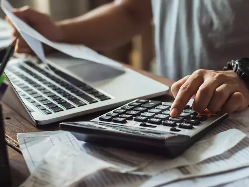 laptop-and-calculator