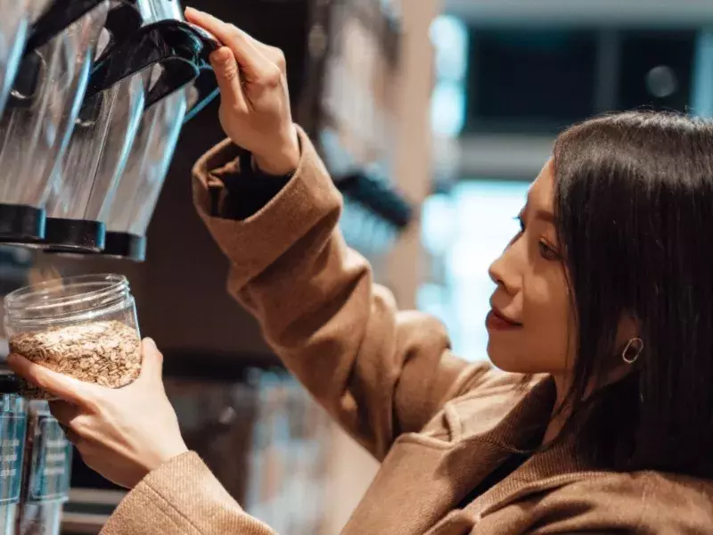 Retail - women taking coffee- 800*600