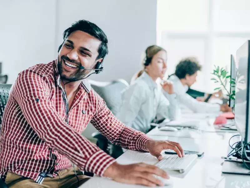 Financial and banking - service employee - 800*600