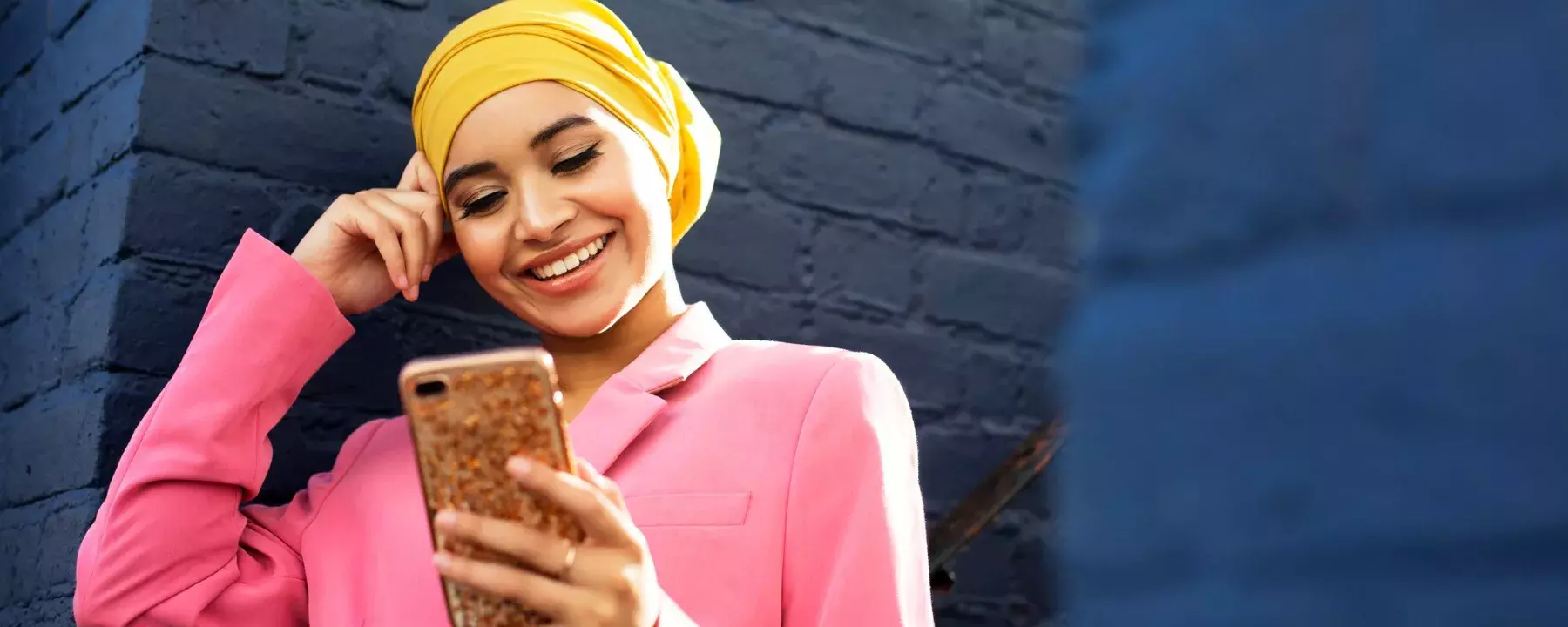 technology - young woman looking at phone - 1800*720