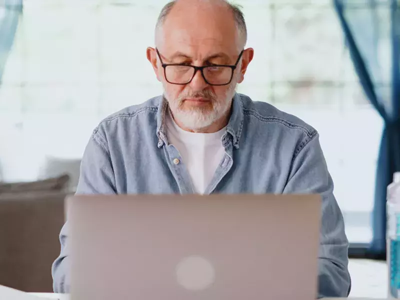 senior man laptop