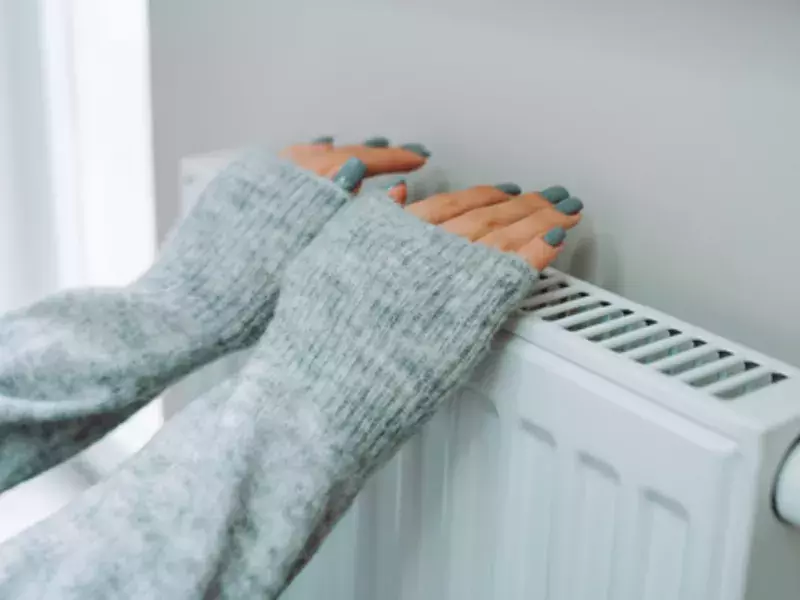 Hands on radiator - 800*600