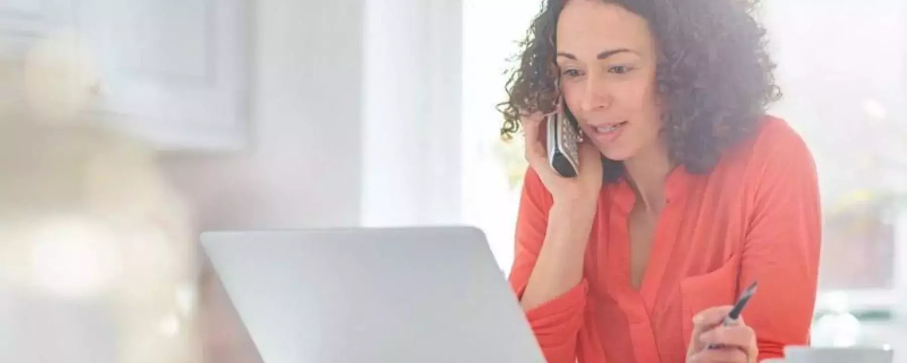 women using phone - 1800*720